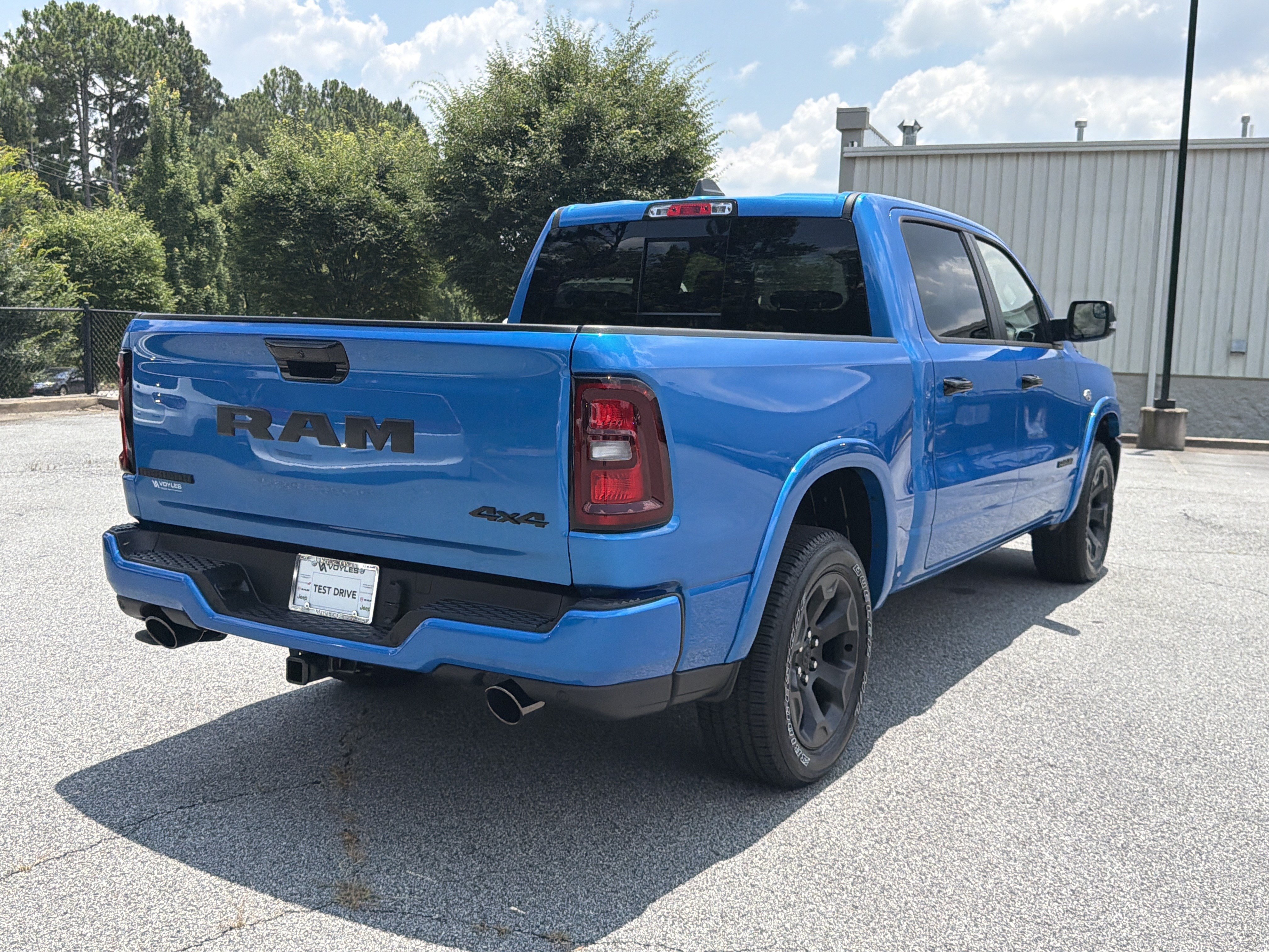 New 2026 Hydro Blue Pearl-Coat Exterior Paint RAM Big Horn/Lone Star image 8
