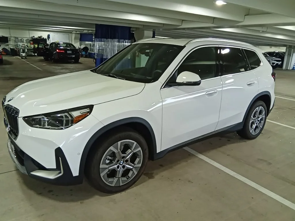 Used 2023 Alpine White BMW xDrive28i image 1