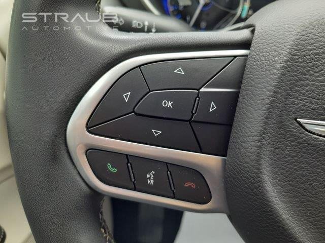 Used 2022 Brilliant Black Crystal Pearlcoat Chrysler Touring L image 14