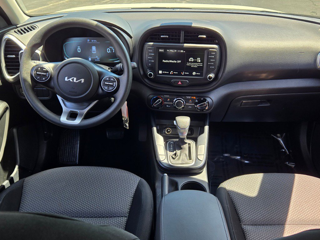 2025 Kia Soul LX - Photo 17