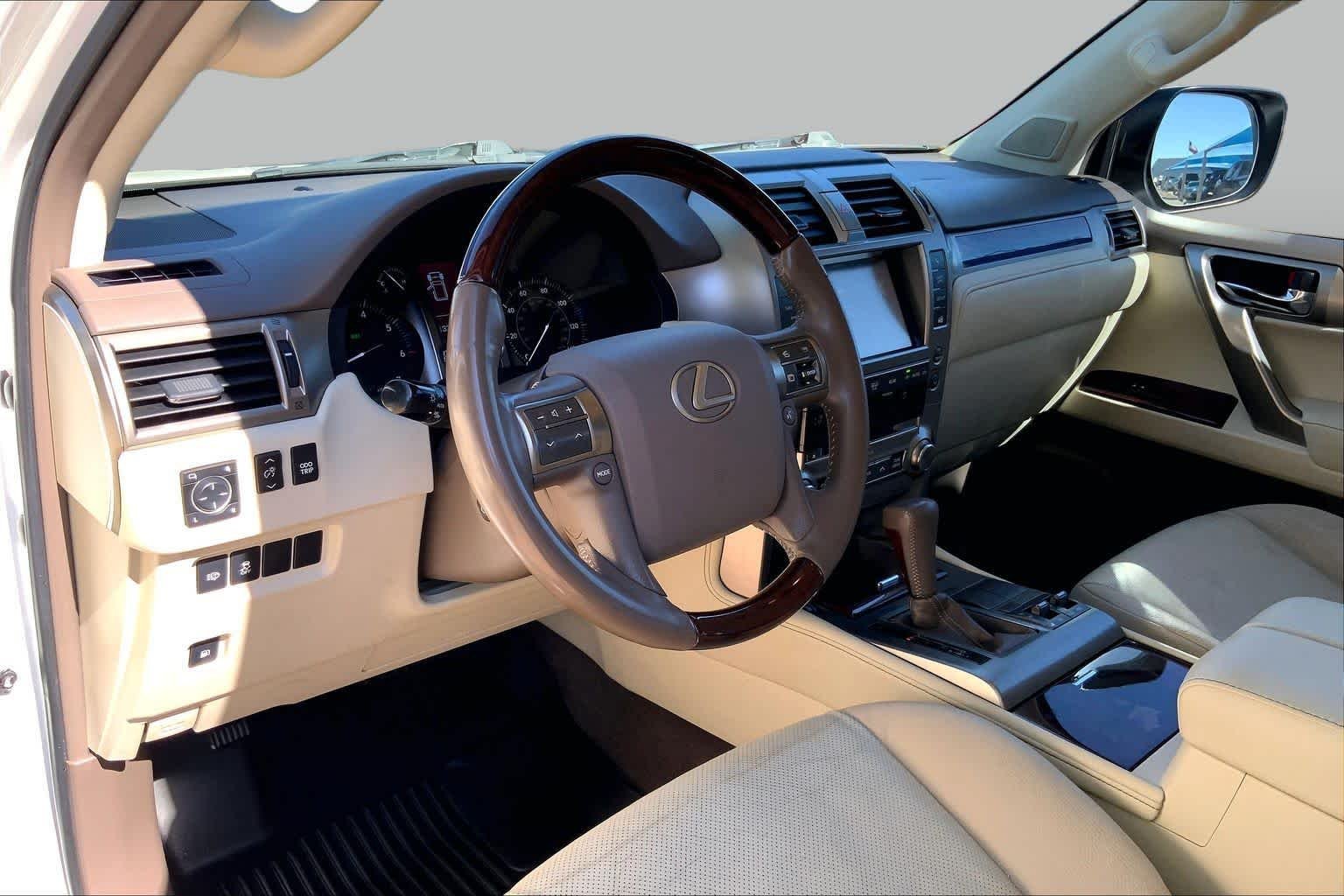 Used 2015 Starfire Pearl Lexus  image 18