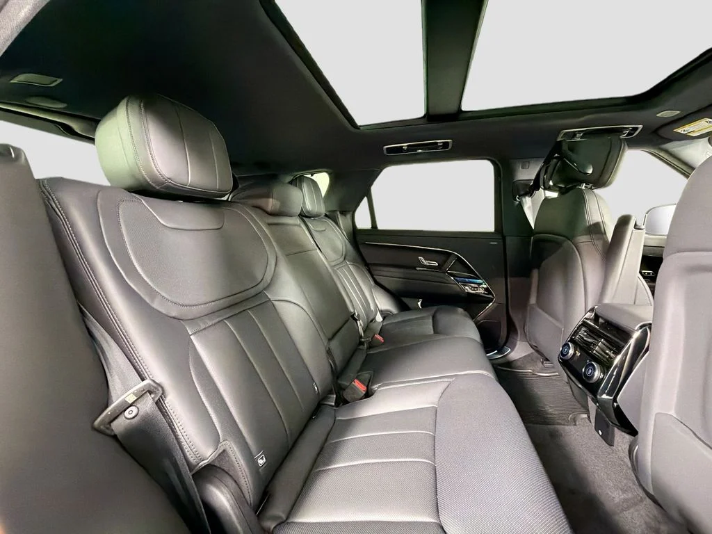 New 2026 Fuji White Land Rover Dynamic SE image 29