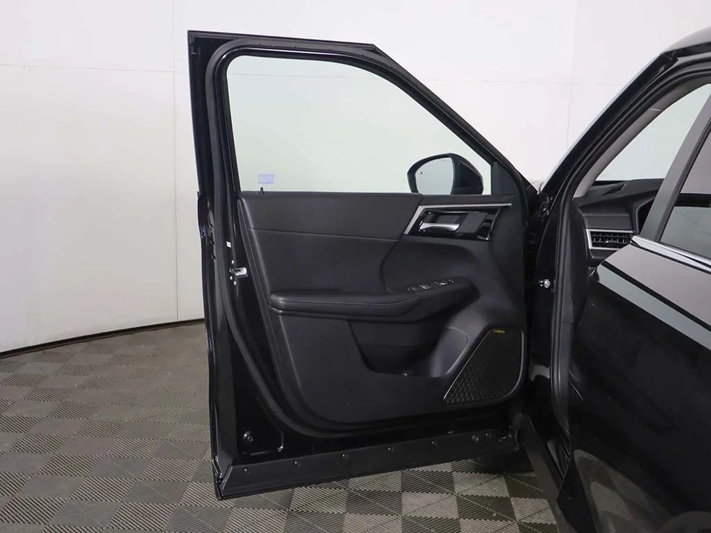 New 2026 Black Mitsubishi SE 1.5T S-AWC image 23