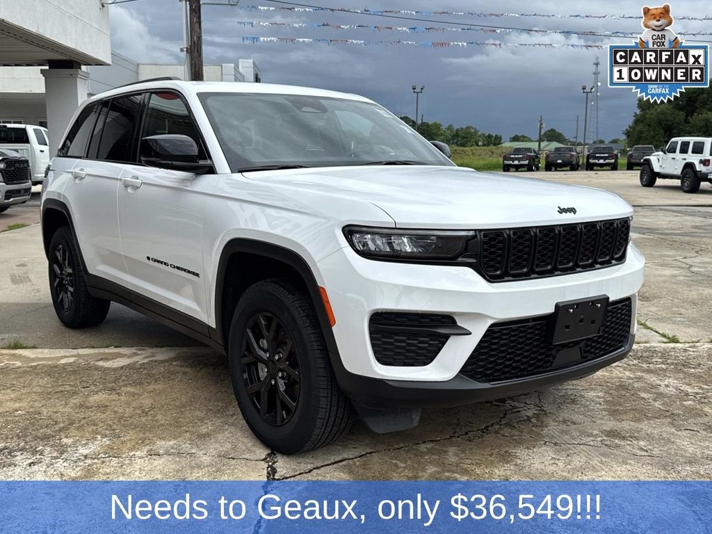 Used 2025 White Jeep Altitude image 2
