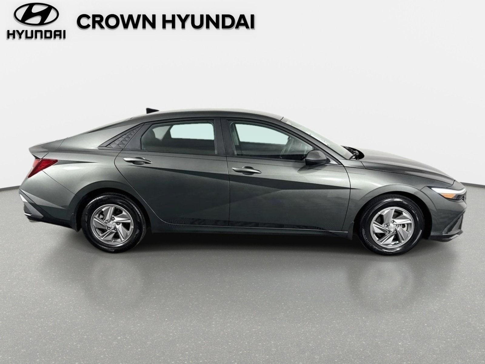 Used 2025 Amazon Gray Hyundai SE image 4