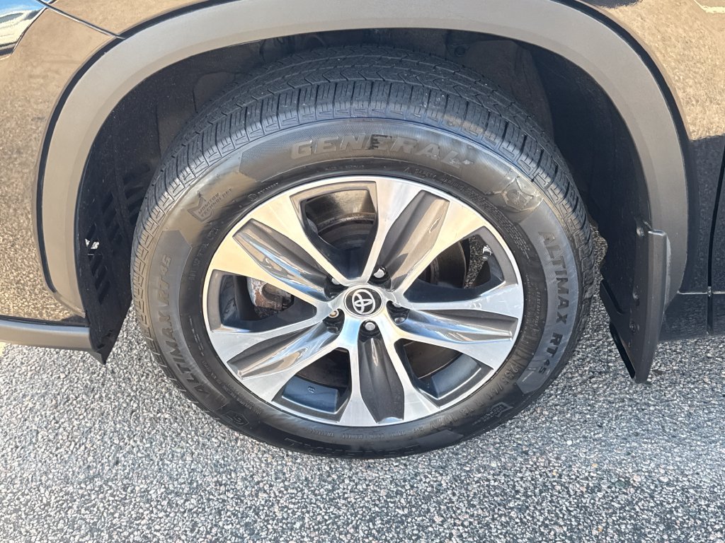 Used 2023 Black Toyota XLE image 43