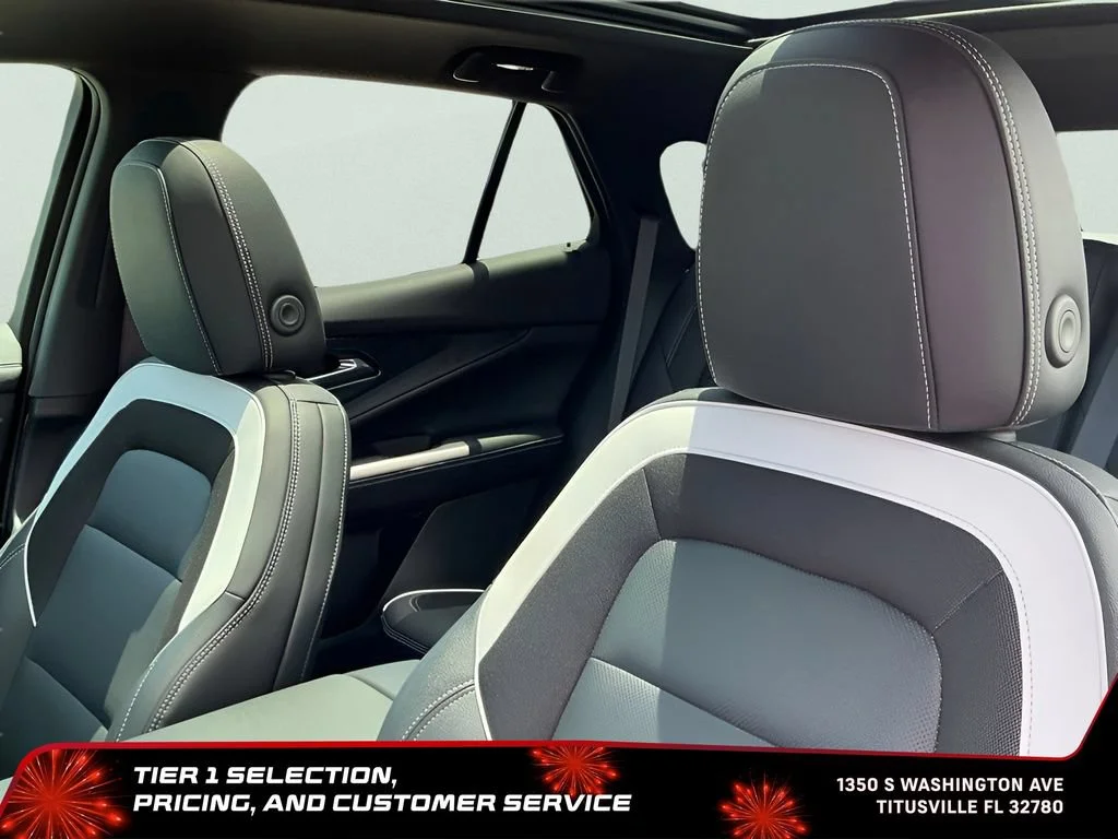 Used 2025 Summit White Chevrolet LT image 22