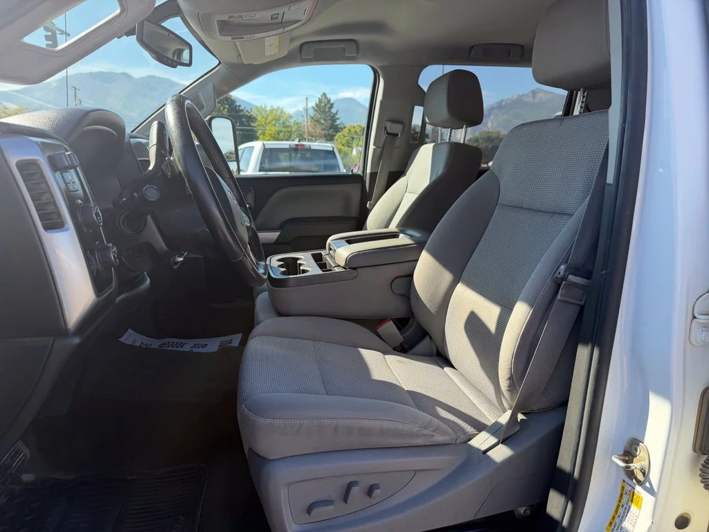 Used 2015 White Chevrolet LT image 9