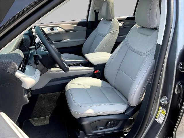 New 2026 Carbonized Gray Metallic Ford Active image 61