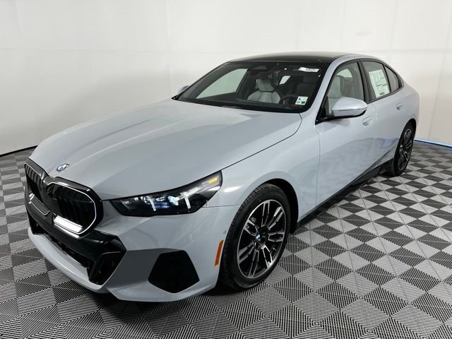 New 2026 Gray BMW 530i image 3
