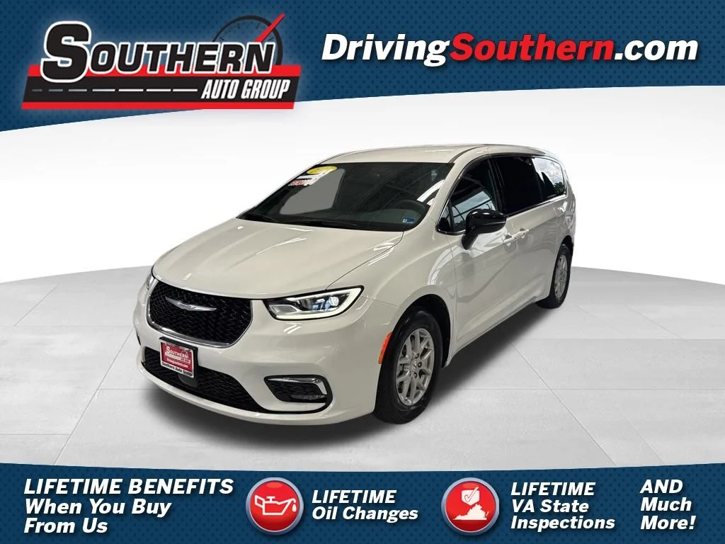 2025 Chrysler Pacifica Select's photo