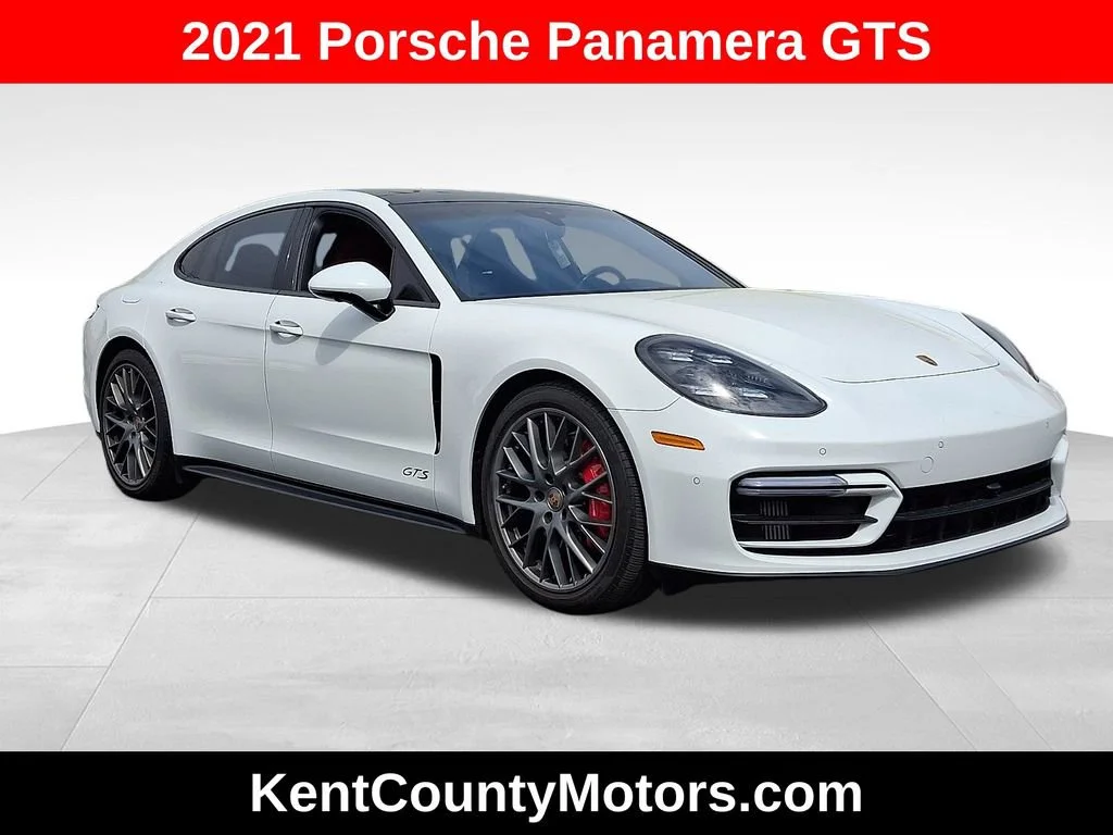 2021 Porsche Panamera GTS's photo