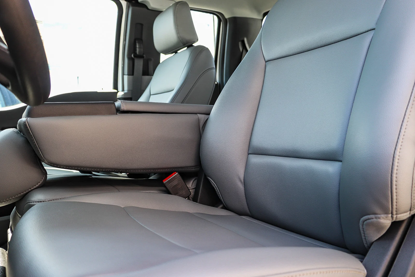 New 2026 Oxford White Ford F-250® XL image 25
