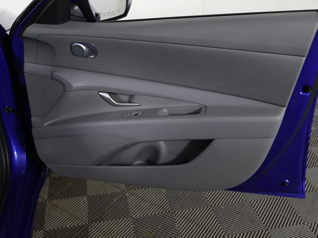Used 2025 Blue Hyundai SE image 21