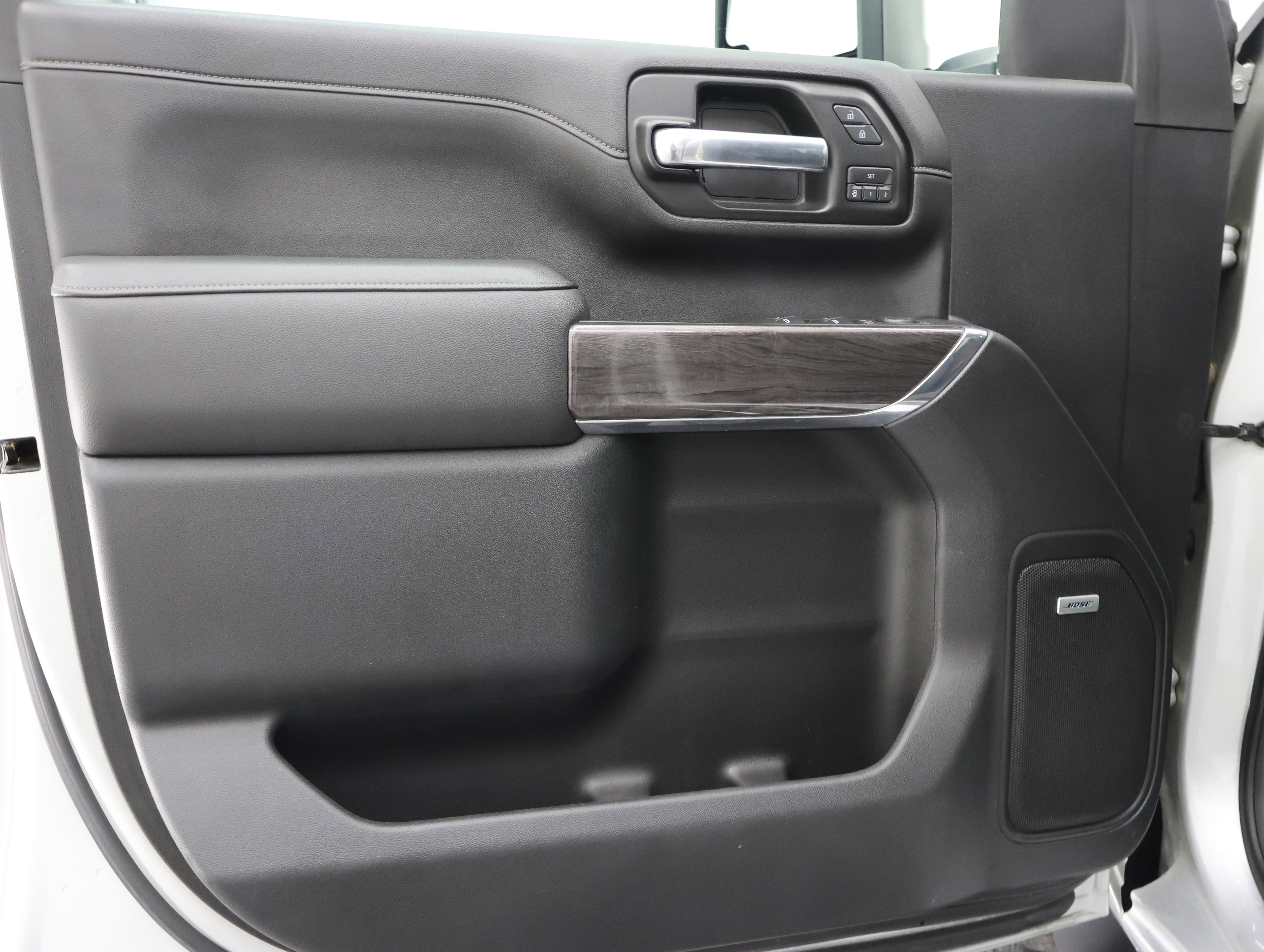 Used 2020 Silver Ice Metallic Chevrolet LTZ: CREW-SHORT-LTZ-Z71-DIESEL-4WD-NAV-HEAT/COOL SEATS-1 OWNER image 44