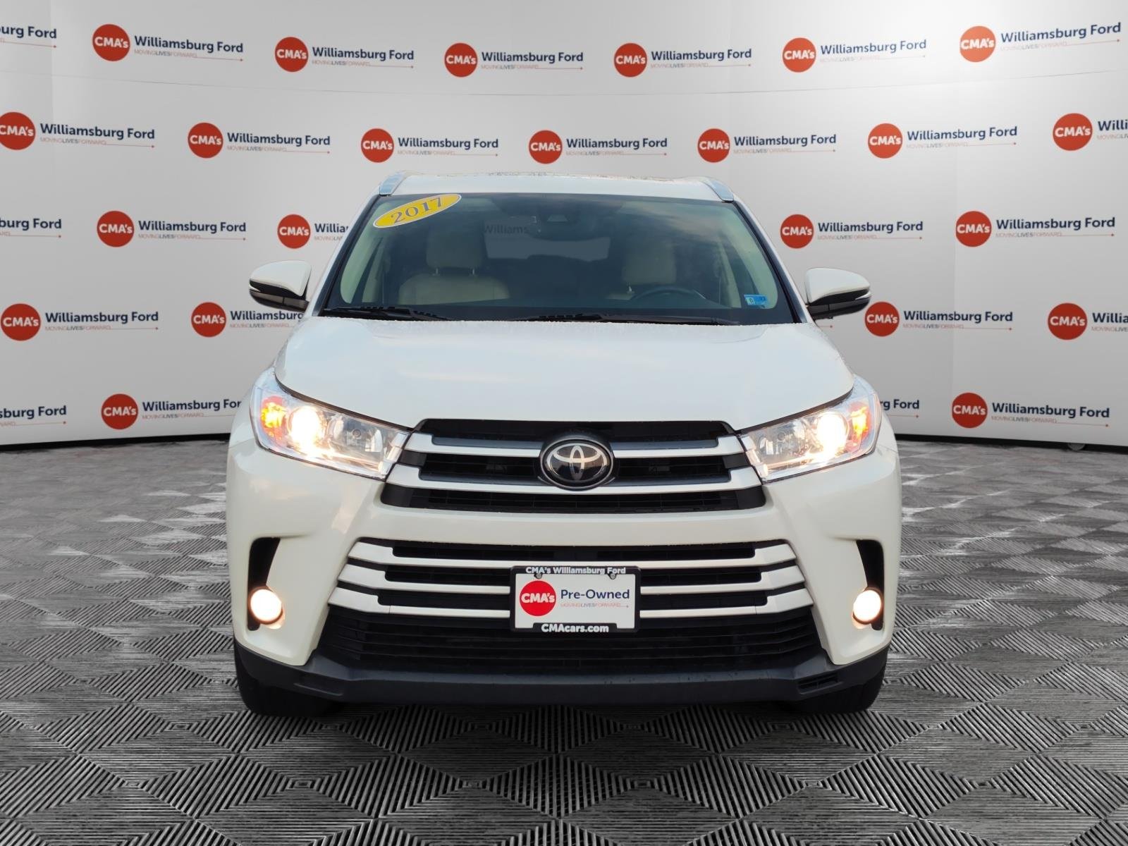 Used 2017 Blizzard Pearl Toyota XLE image 8