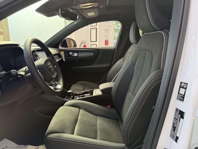 2026 Volvo XC40 Ultra Black Edition - Photo 14