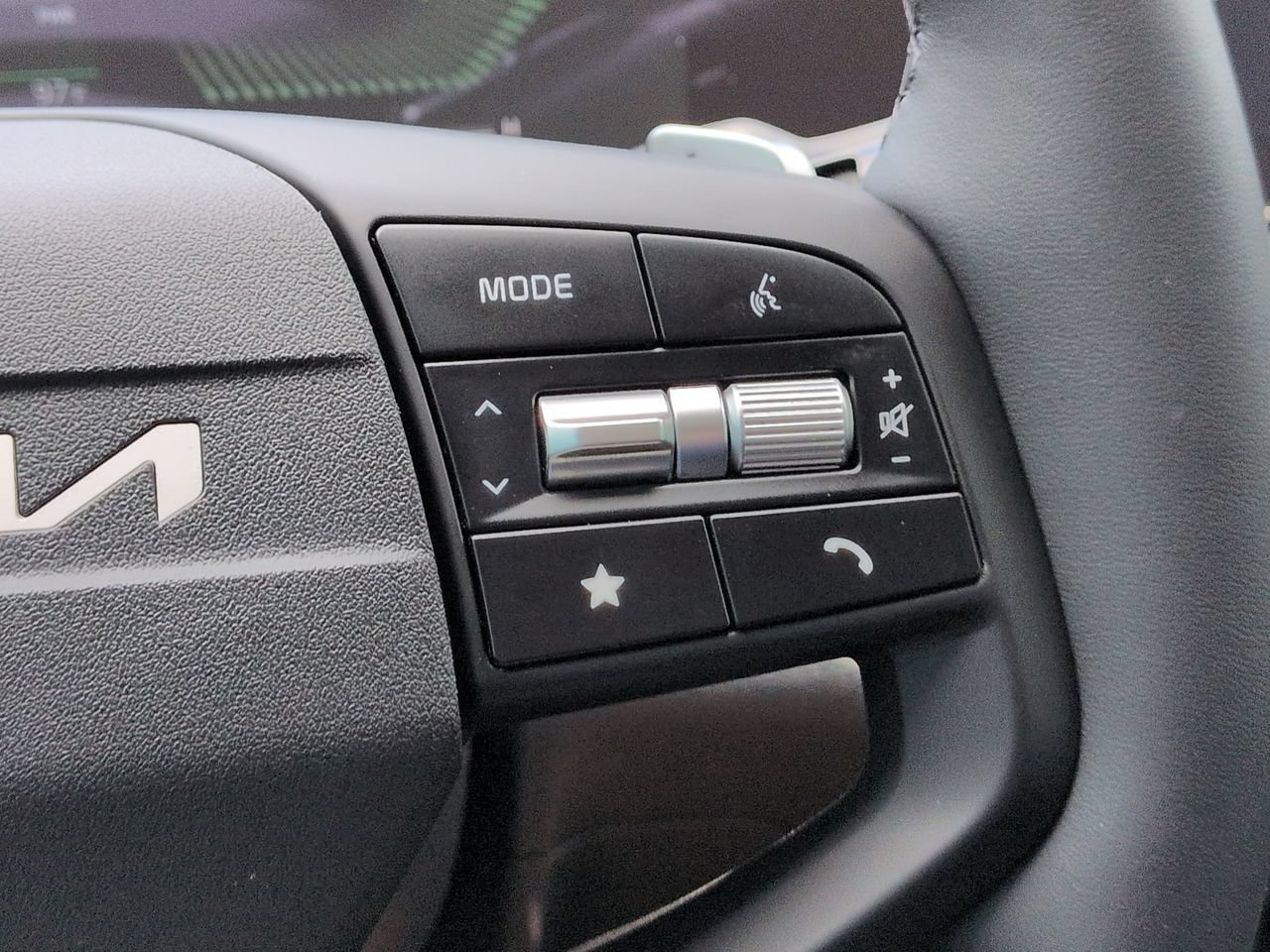 New 2027 Gravity Gray Kia LX image 26