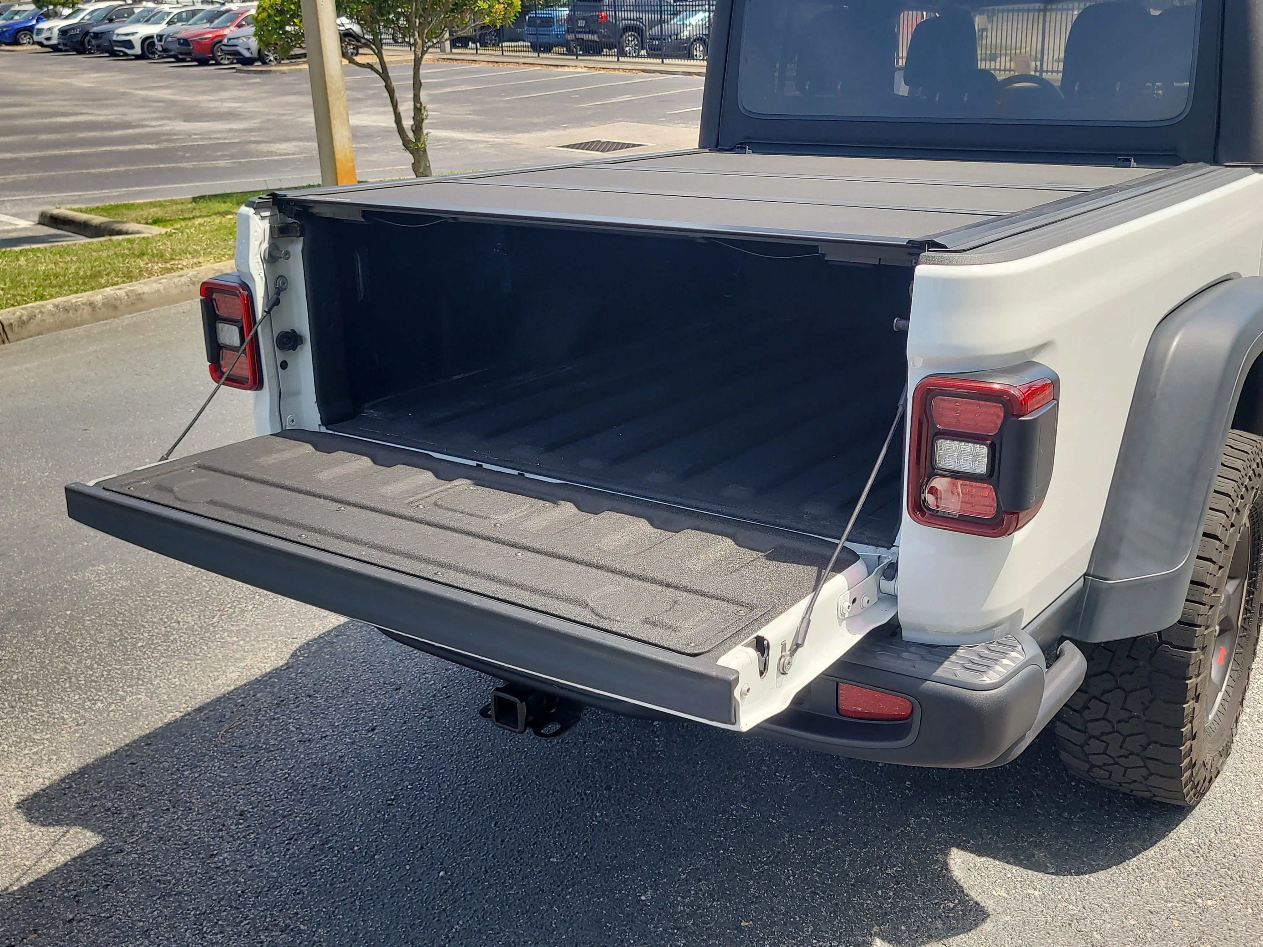 Used 2022 Bright White Clearcoat Jeep Rubicon image 10
