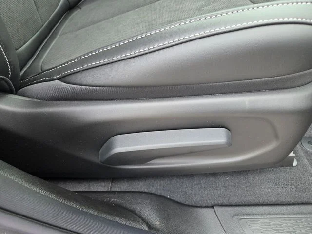 New 2026 Baltic Gray Metallic Clear-Coat Exterior Paint Jeep Altitude image 14
