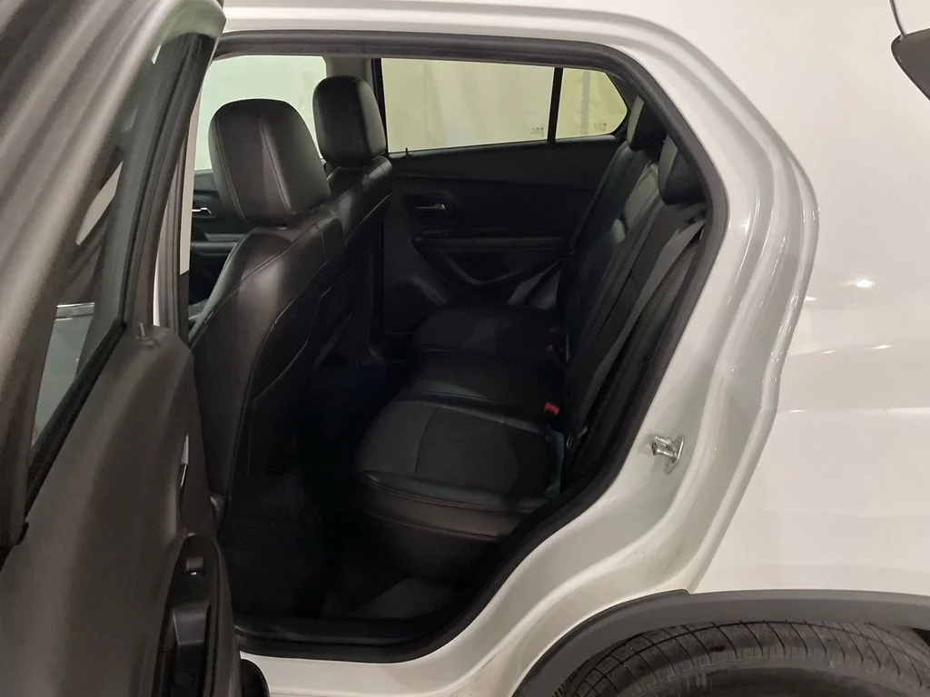 Used 2019 Summit White Chevrolet LT image 24