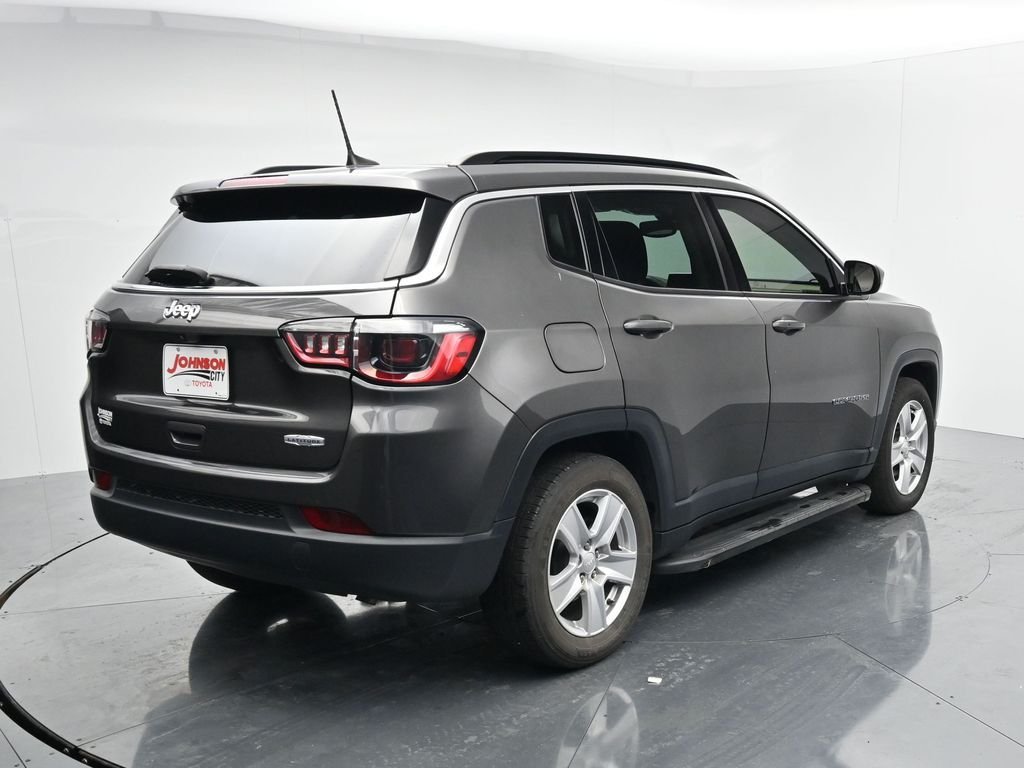 Used 2022 Gray Jeep Latitude image 7