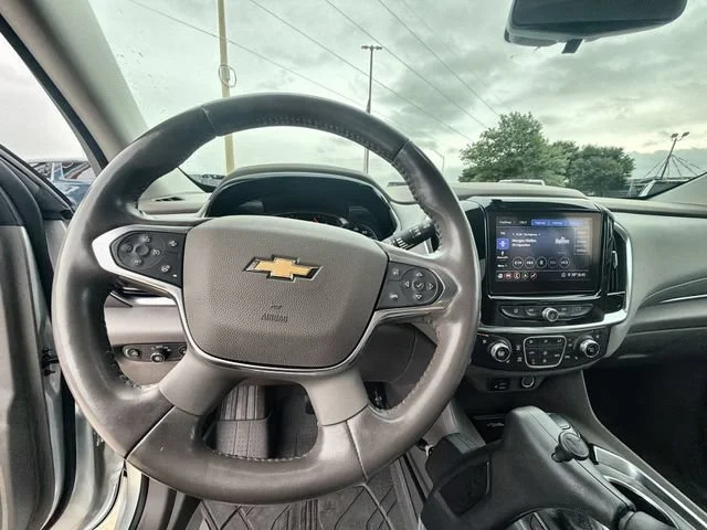 Used 2020 SILVER ICE METALLIC Chevrolet Premier image 11