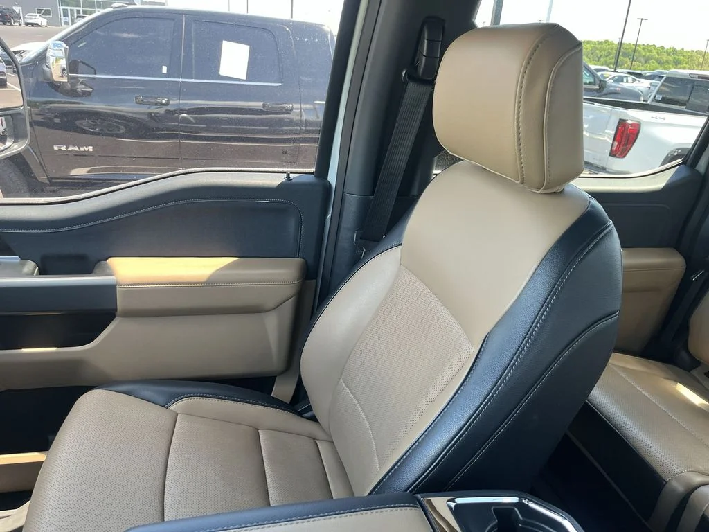 Used 2025 White Ford Lariat image 23