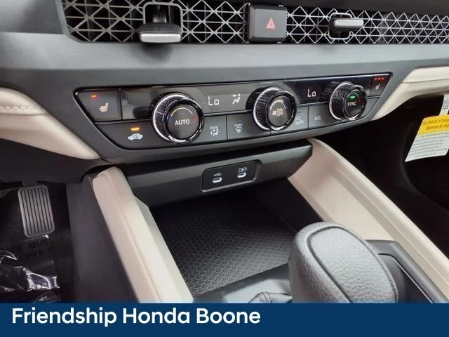 Used 2025 White Honda SE image 19