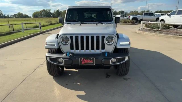 New 2023 Silver Zynith Clear-Coat Exterior Paint Jeep Sahara 4xe image 3