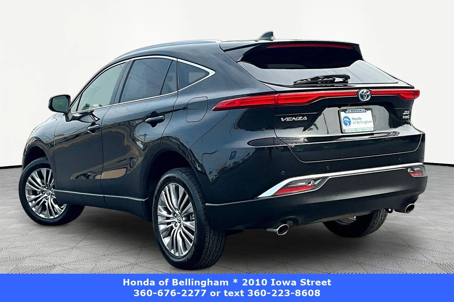 Used 2022 Celestial Black Toyota XLE image 4