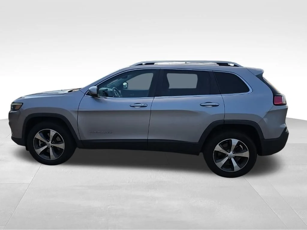 Used 2021 Silver Jeep Limited image 13