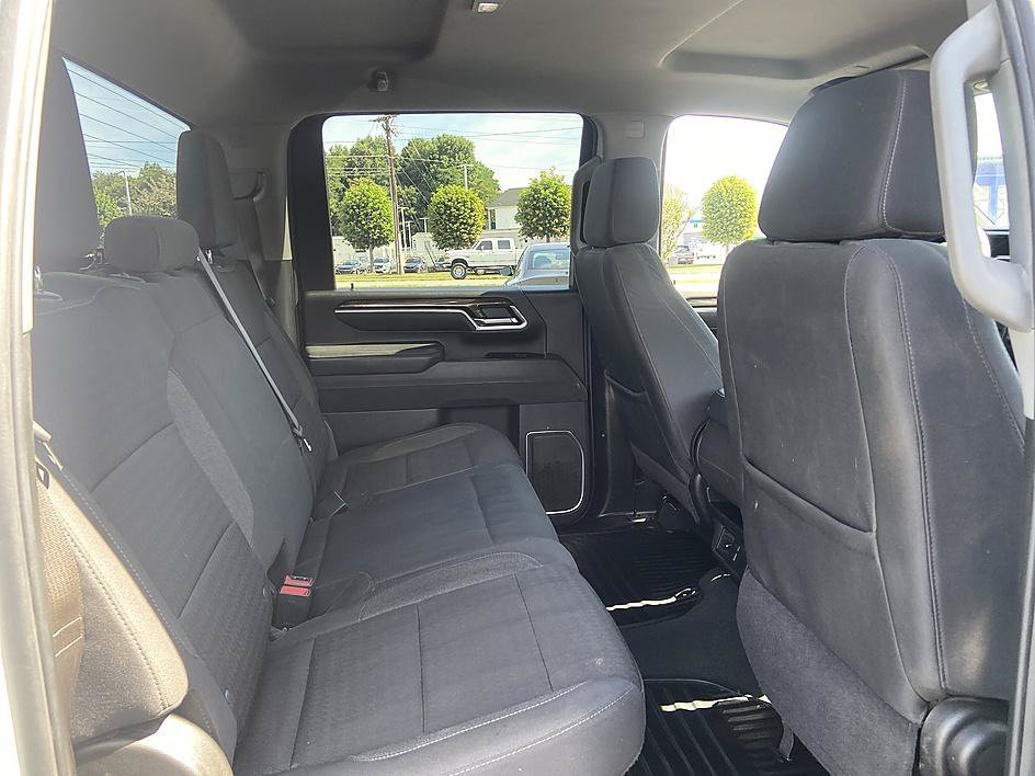 Used 2025 Summit White Chevrolet LT image 18