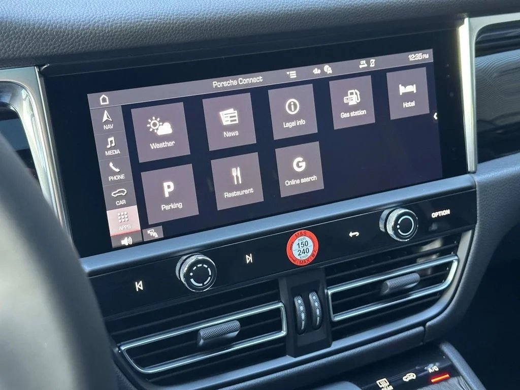 2026 Porsche Macan - Photo 25