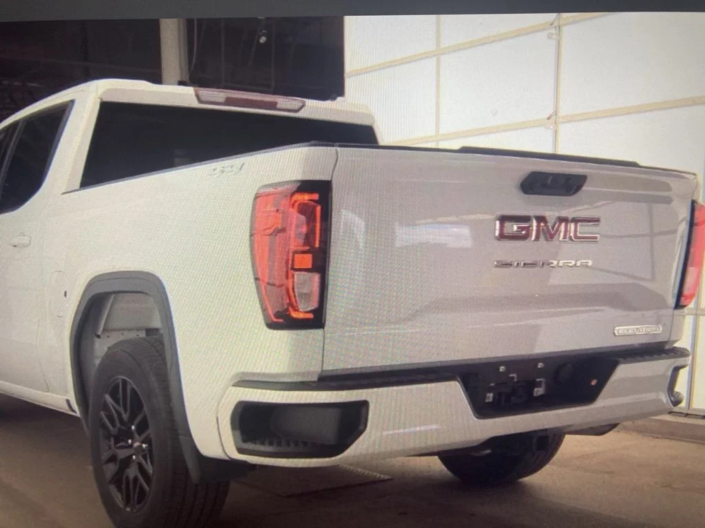 Used 2024 White GMC Elevation image 7
