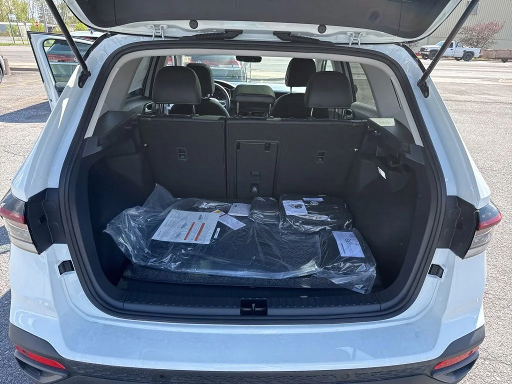 New 2026 White Volkswagen 1.5T SE Black image 16