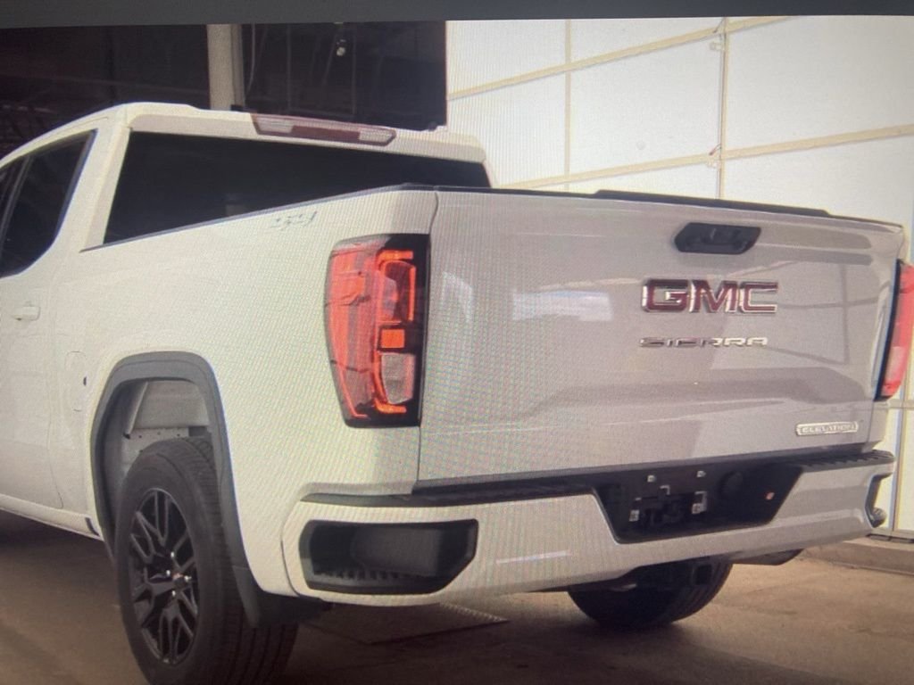 Used 2024 White GMC Elevation image 7
