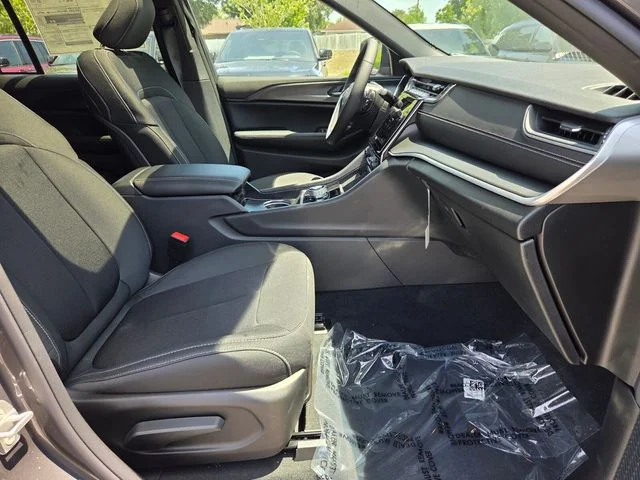 New 2026 Baltic Gray Metallic Clear-Coat Exterior Paint Jeep Laredo X image 15