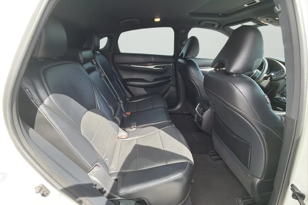 Used 2023 White INFINITI LUXE image 13