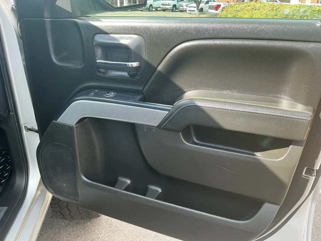 Used 2018 Silver Ice Metallic Chevrolet LT image 13