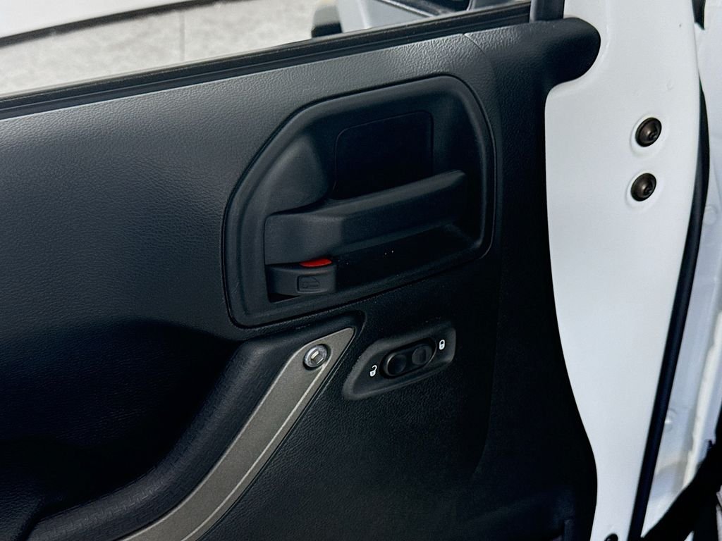 Used 2017 Bright White Clearcoat Jeep Sport image 19