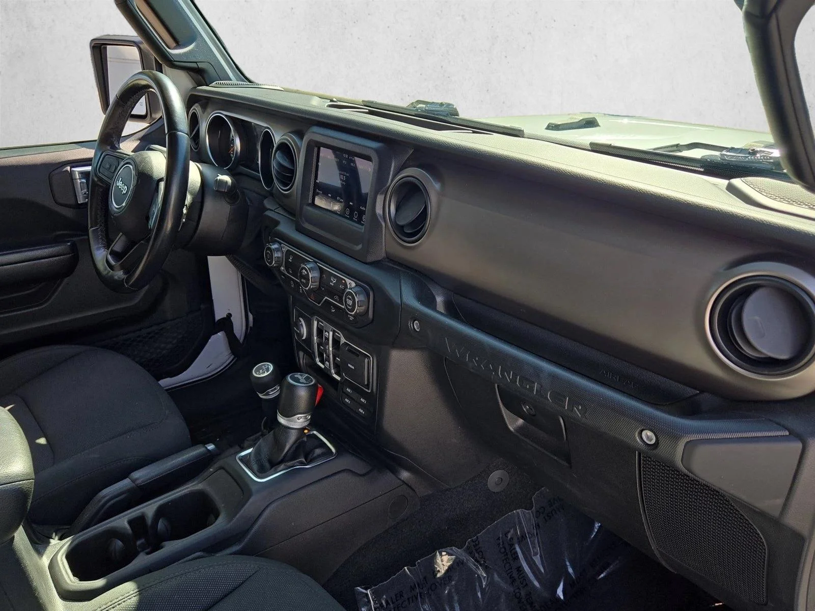 Used 2020 Bright White Clearcoat Jeep Sport S image 21