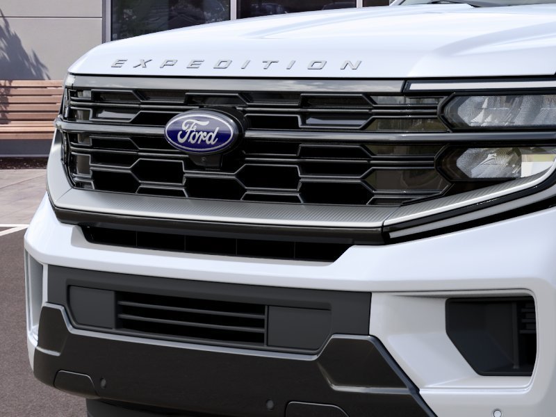 New 2027 Star White Metallic Tri-Coat Ford Platinum image 17