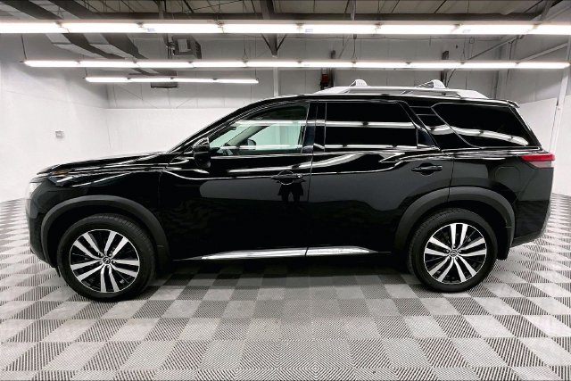 Used 2023 Super Black Nissan Platinum image 14
