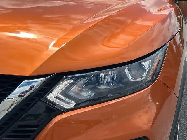 Used 2022 Orange Nissan SV image 9