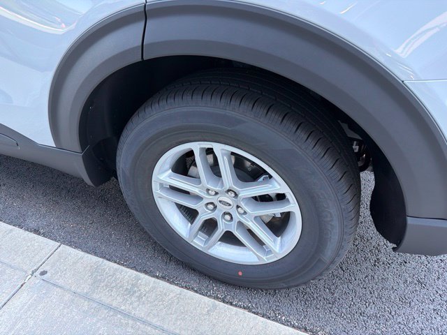 New 2027 Avalanche Gray Ford Active image 6