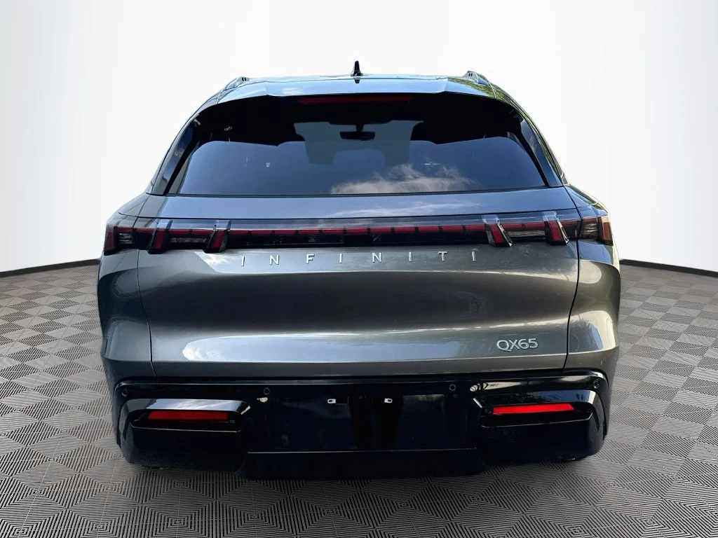New 2027 GRAPHITE SHADOW INFINITI Luxe AWD image 6