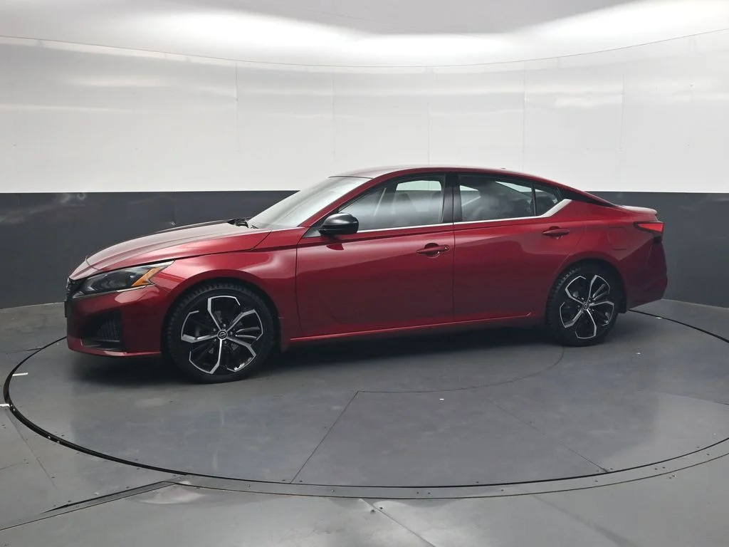 Used 2023 Red Nissan 2.5 SR image 12