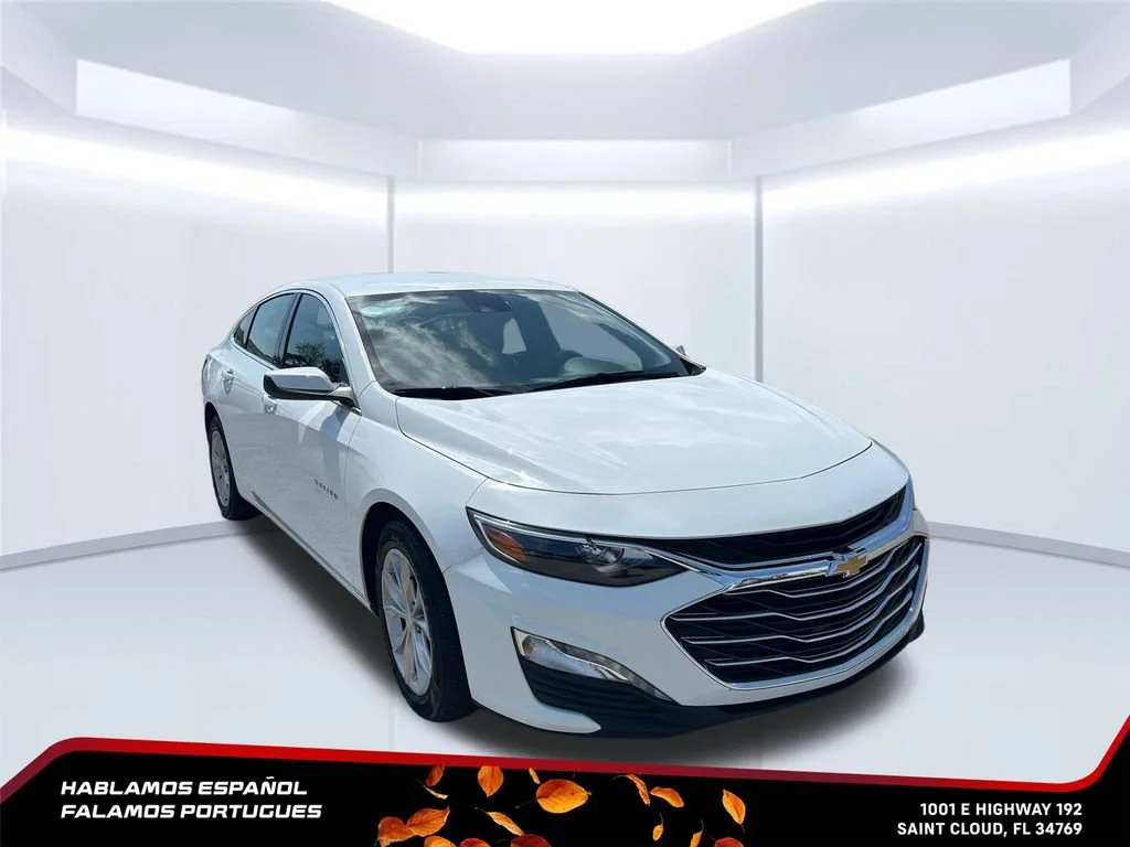 Used 2025 Summit White Chevrolet 1LT image 3