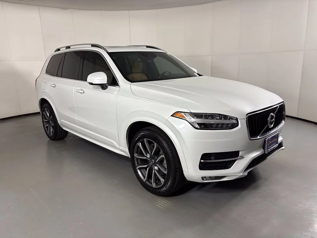 Used 2019 White Volvo T6 Momentum image 2